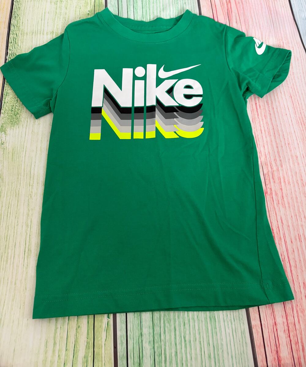 Nike Boys Short Sleeve Slim Fit Top – Green – Size 5 – EUC